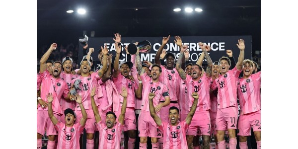 Verschillende opvattingen over voetbal tussen verschillende groepen Verschillende opvattingen over voetbal tussen verschillende groepen
